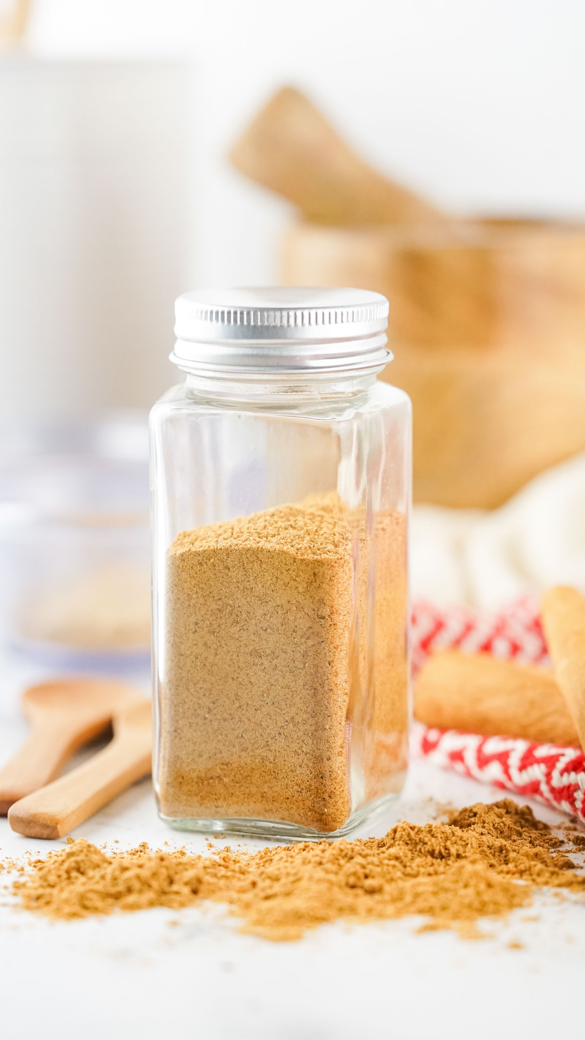The spice mix for gingerbread in a spice jar.