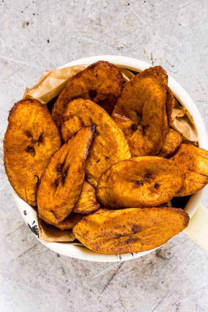 These and easy-to-make fried plantains recipe that takes only 10 mins #friedplantains #sweetfriedplantains #howtomakefriedplantains #africanrecipes #africanfriedplantains #friedplantainrecipe