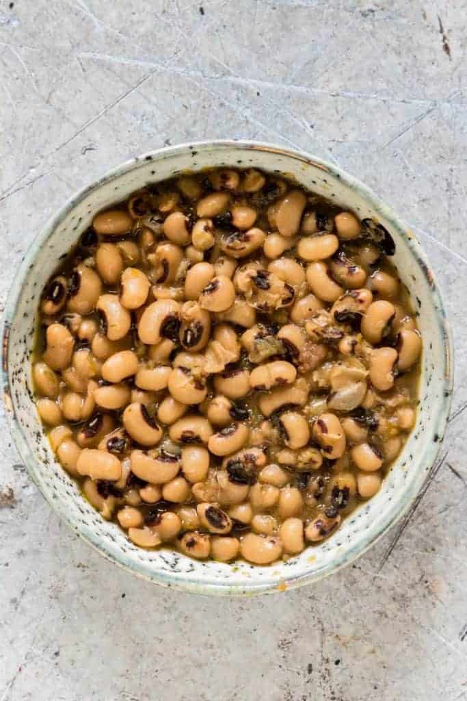 An easy guide on how to cook black eyed beans (black eyed peas, black eyed beans) from scratch with pictures. recipesfromapantry.com #blackeyedbeans #blackeyedpeas #howtocookblackeyedbeans #howtocookblackeyedpeas