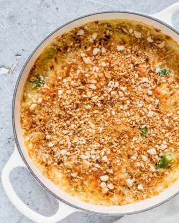 asparagus macaroni cheese - Comfort food alert - creamy asparagus macaroni cheese recipe with a crunchy golden breadcrumb topping. Asparagus mac and cheese | recipesfromapantry.com