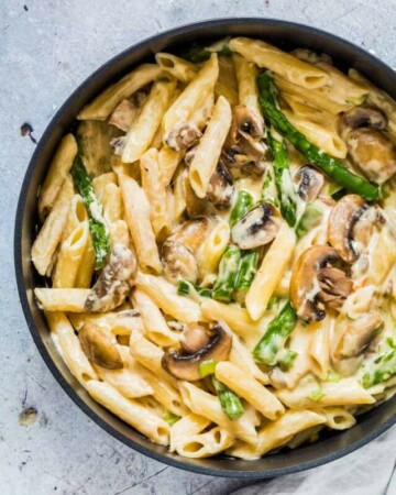 This asparagus mushroom pasta recipe is simple, tasty, comforting and awesome. Recipesfromapantry.com