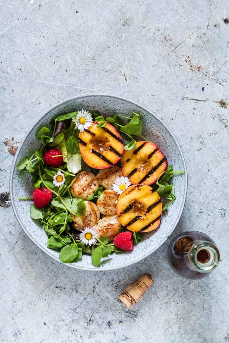 This summery balsamic grilled peach and grilled scallop salad is an awesome light recipe perfect for picnics, bbqs and suppers. Recipesfromapantry.com