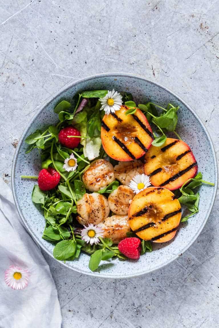 This summery balsamic grilled peach and grilled scallop salad is an awesome light recipe perfect for picnics, bbqs and suppers. Recipesfromapantry.com