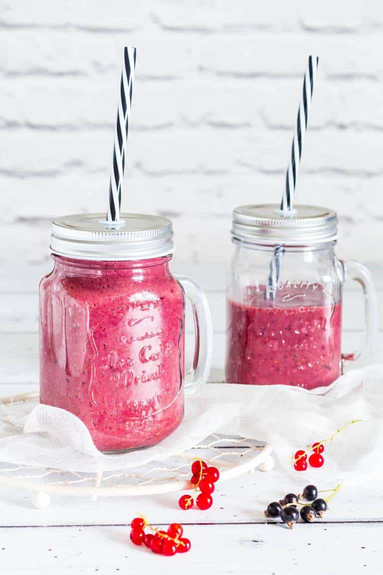My easy refreshing balsamic roasted berry smoothie is a perfect brunch treat. This is a must have vegan recipe for the family. recipesfromapantry.com