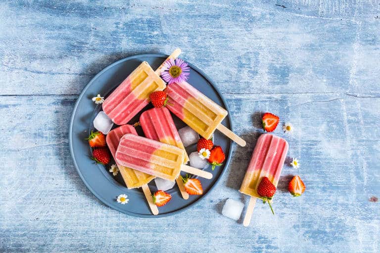  Simple 5 ingredients peach strawberry ice lollies – made with strawberries, banana, milk, maple syrup and peaches. Recipesfromapantry.com