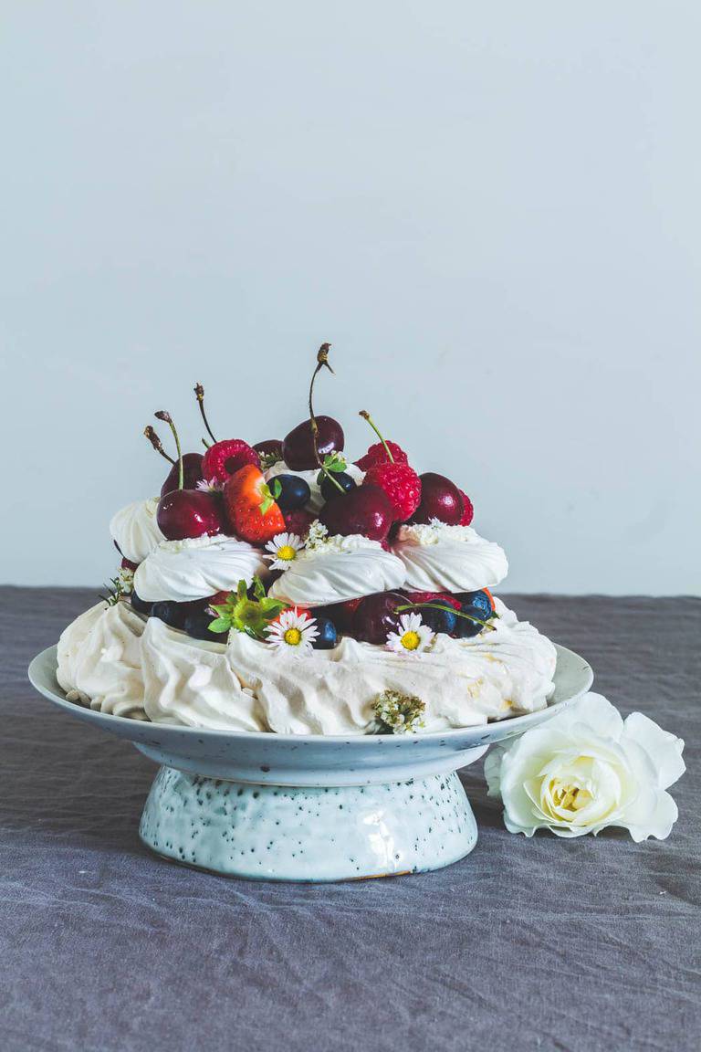 The easiest ever summer fruit meringue layer cake that takes only 10 mins to make. Stunning and delicious. Recipesfromapantry.com