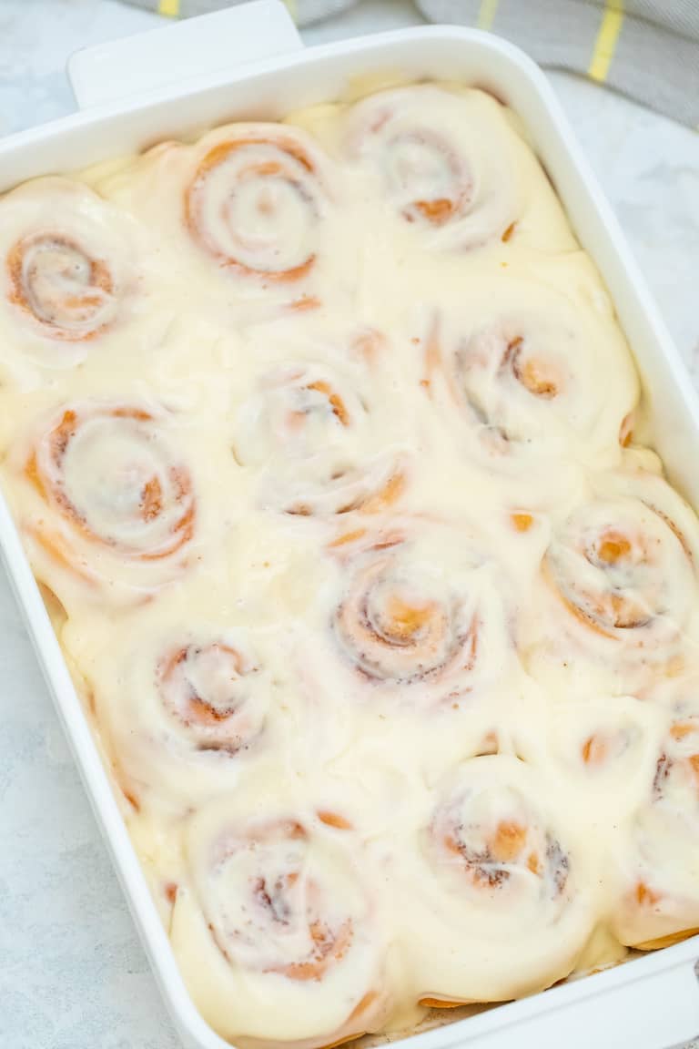 close up of a pan containing the instant pot cinnamon rollls