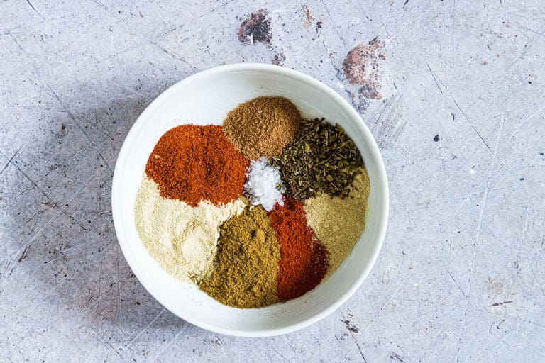 This homemade Fajita Seasoning Recipe is a great spice mix to have in your kitchen store cupboard. It vibrant, flavorful and soooo easy to make in less than 10 minutes!! Perfect for adding Mexican flavors to all sorts of dishes like fajitas, casseroles and makes an affordable edible gift. Click through to get this awesome Fajita mix Recipe!! #fajitaseasoning #fajitasseasoning #fajitaspicemix #spiceblends #spicemixes #homemadespices #DIYspiceblend #spices #mexicanspices #seasoning #fajitamix