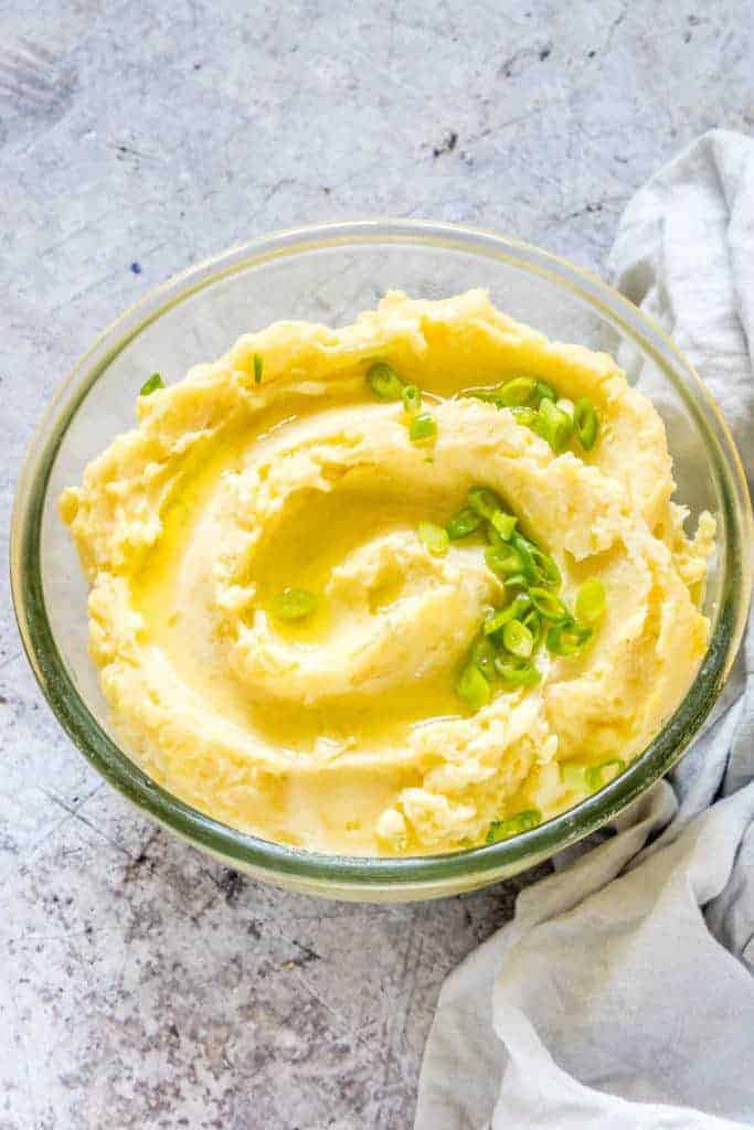 Looking for the best Instant Pot Mashed Potato recipe? These dreamy Instant Pot mashed potatoes are creamy, fluffy, and come together in just about 30 mins. #instantpot #instantpotrecipes #mashedpotato #mashedpotatoes #instantpotmashedpotato #instantpotmashedpotatoes