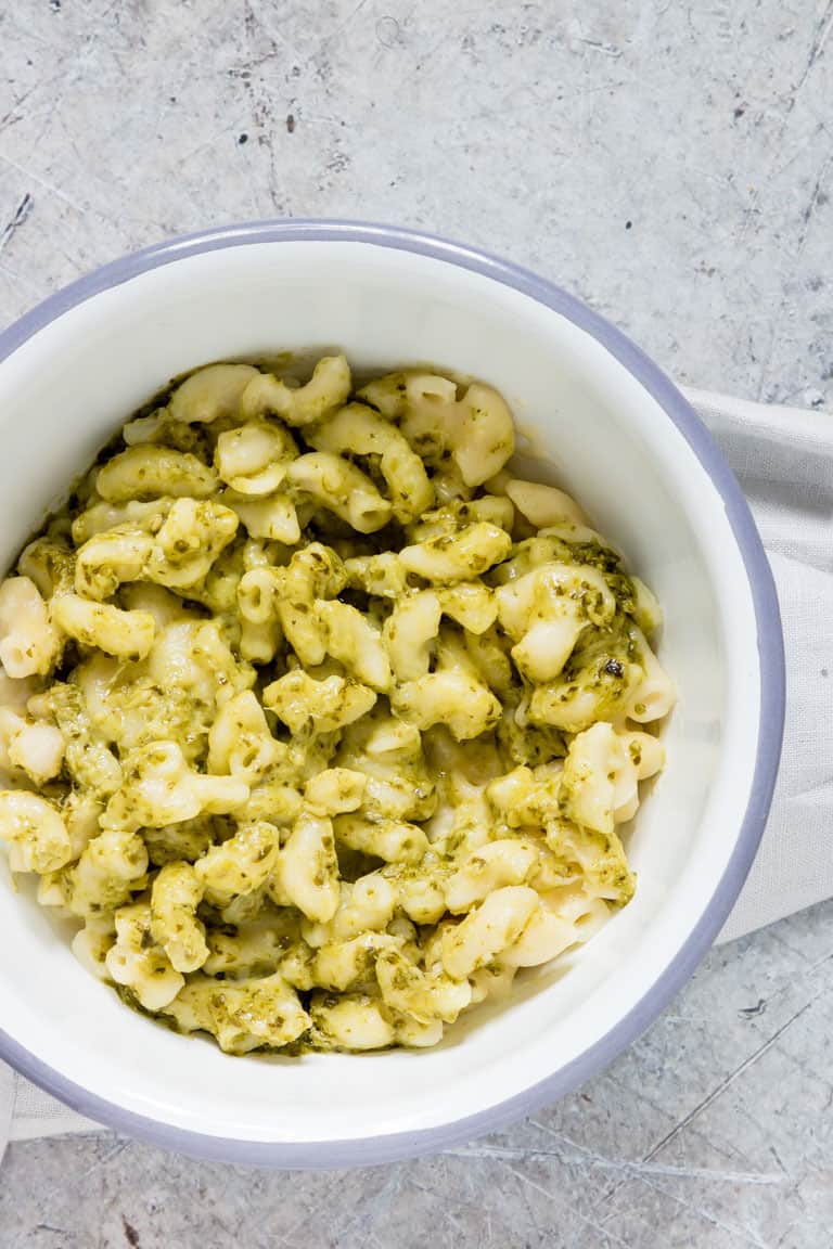 large white bowl with blue rim containing pesto instant pot mac and cheese