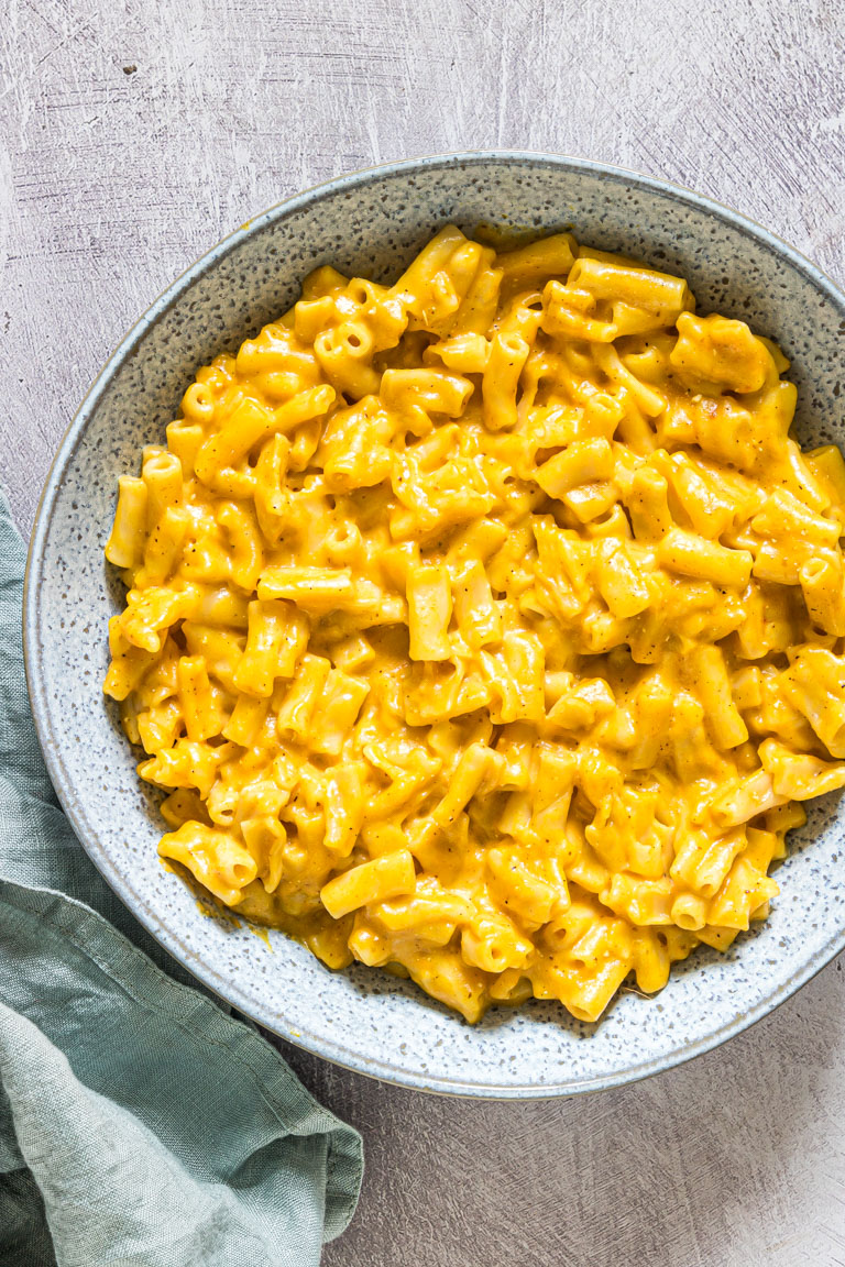 the finished instant pot pumpkin mac and cheese in a blue ceramic bowl