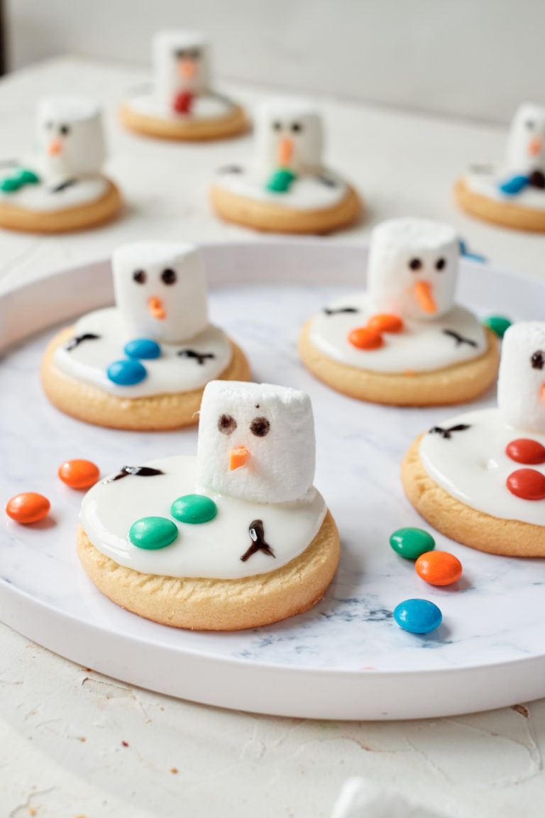 the completed melted snowman cookies served on a white round platter