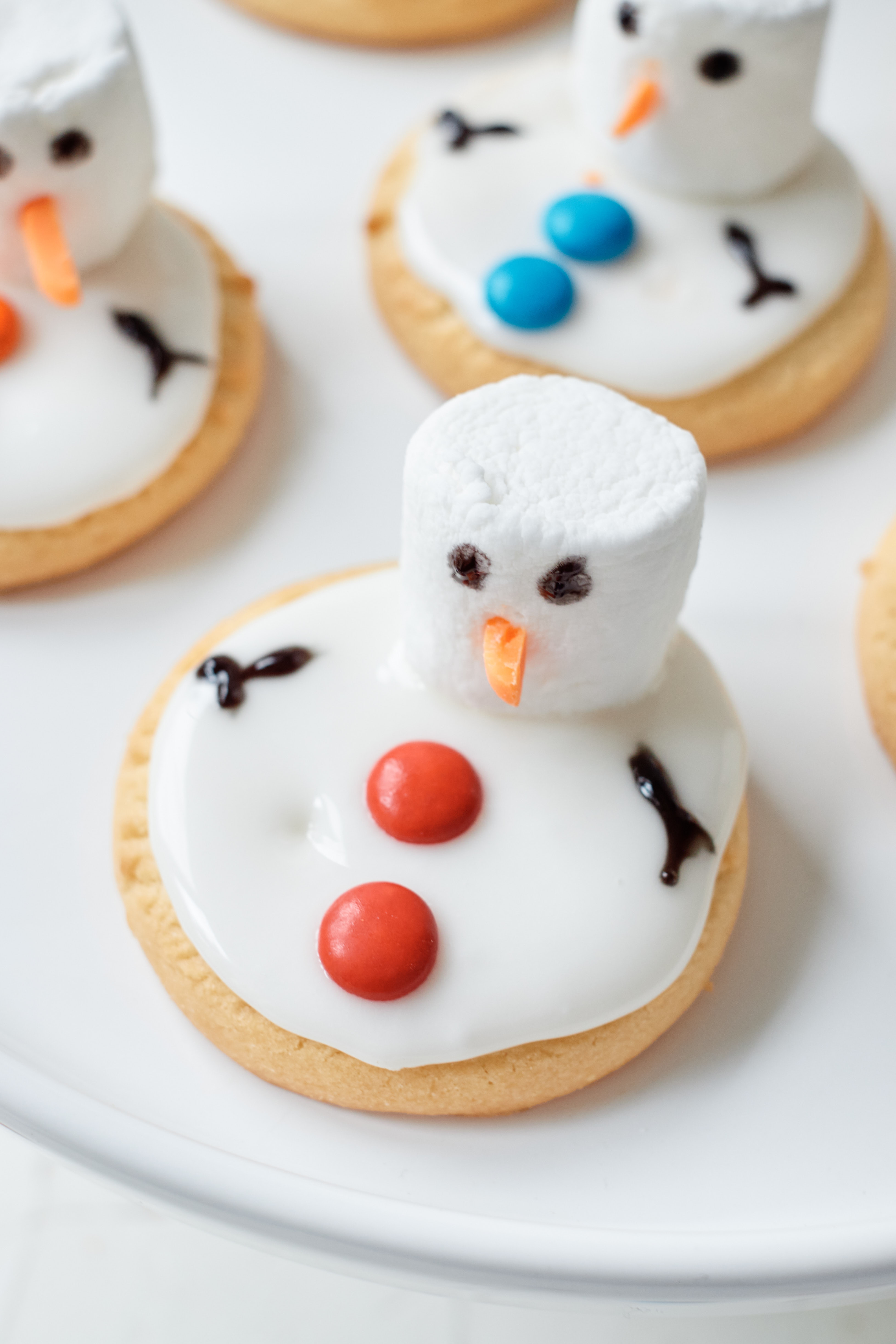 Easy Melted Snowman Cookies - Recipes From A Pantry