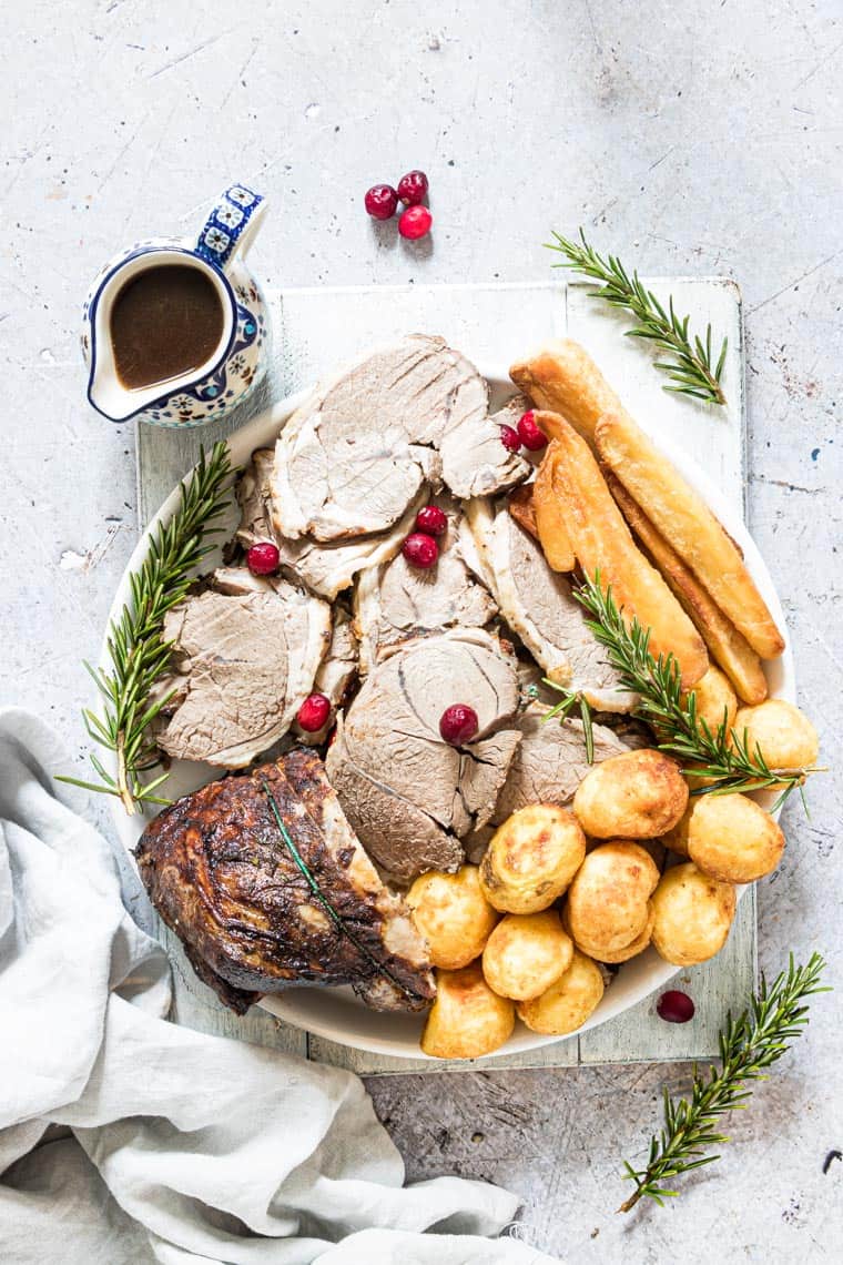 lamb roast with vegetables and gravy