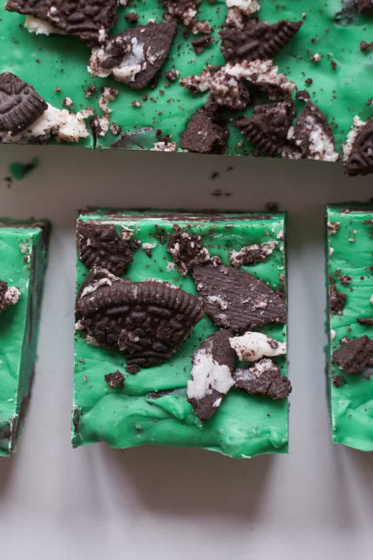 the finished oreo mint fudge being cut into squares