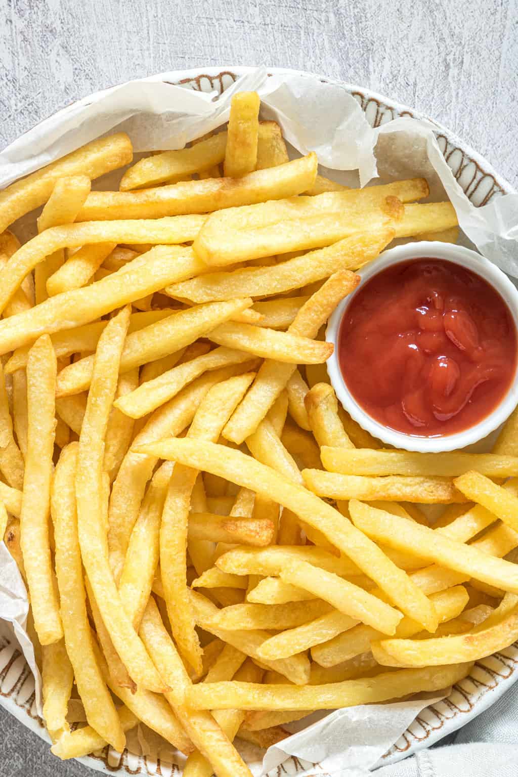 close up of the completed air fryer frozen french fries