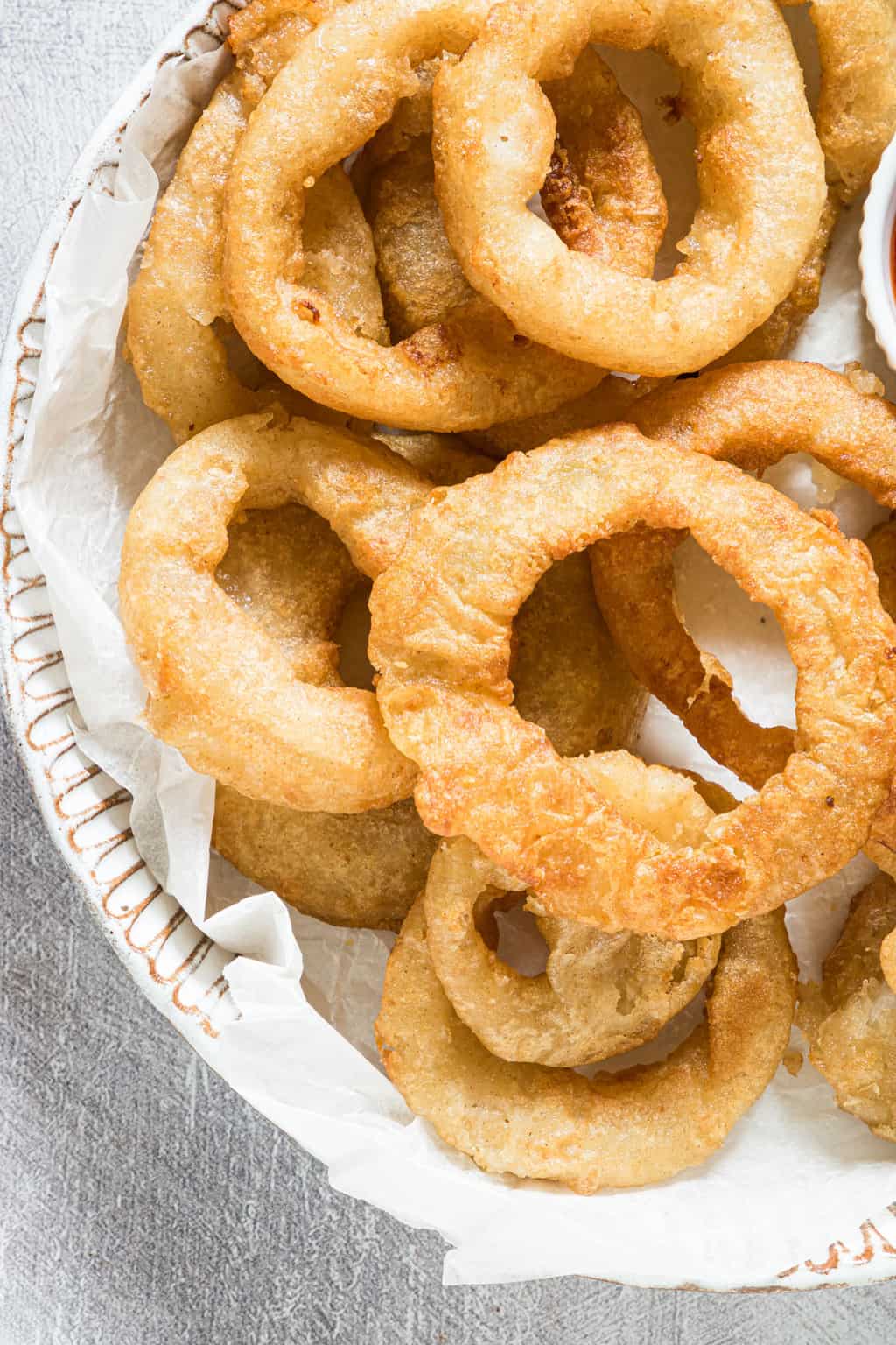 close up view of the completed air fryer frozen onion rings