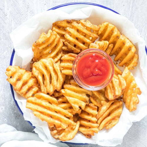 https://recipesfromapantry.com/wp-content/uploads/2021/06/frozen-waffle-fries-in-air-fryer-10-of-14-1-500x500.jpg