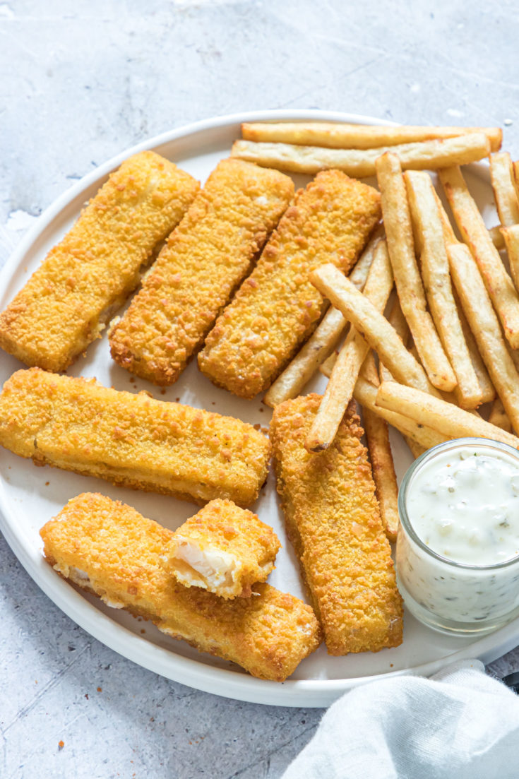 https://recipesfromapantry.com/wp-content/uploads/2021/08/how-to-cook-frozen-fish-sticks-in-air-fryer-16-of-16-735x1103.jpg