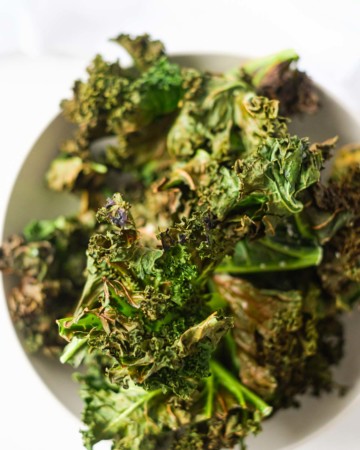 close up view of the completed air fryer kale chips recipe