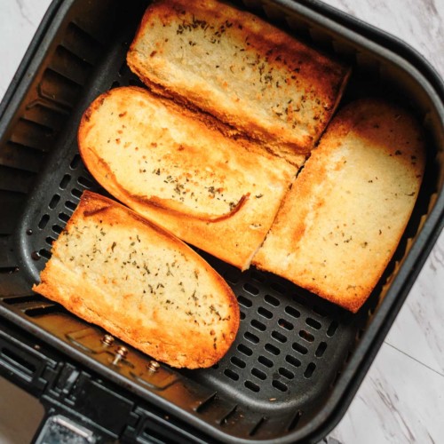 https://recipesfromapantry.com/wp-content/uploads/2021/09/frozen-garlic-bread-in-air-fryer-8-of-21-500x500.jpg