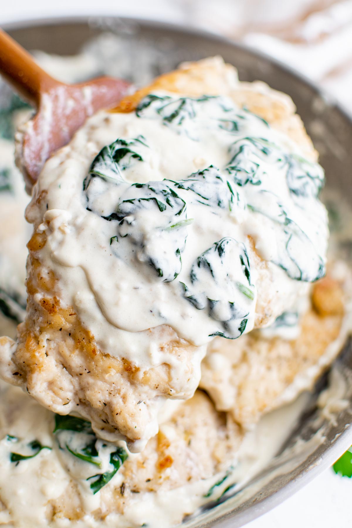 close up view of the finished chicken florentine recipe