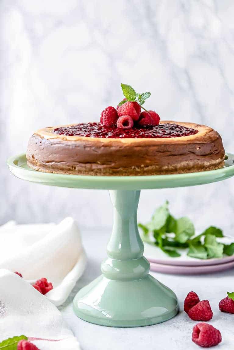 A low carb cheesecake with raspberry jam