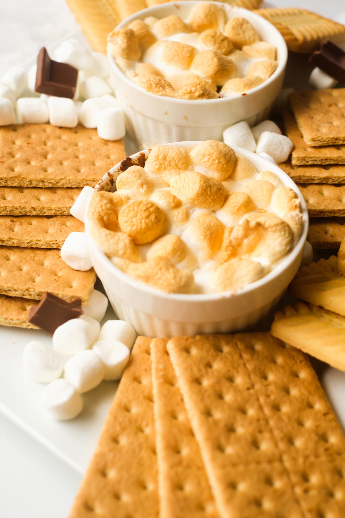 the completed air fryer smores dip served with graham crackers