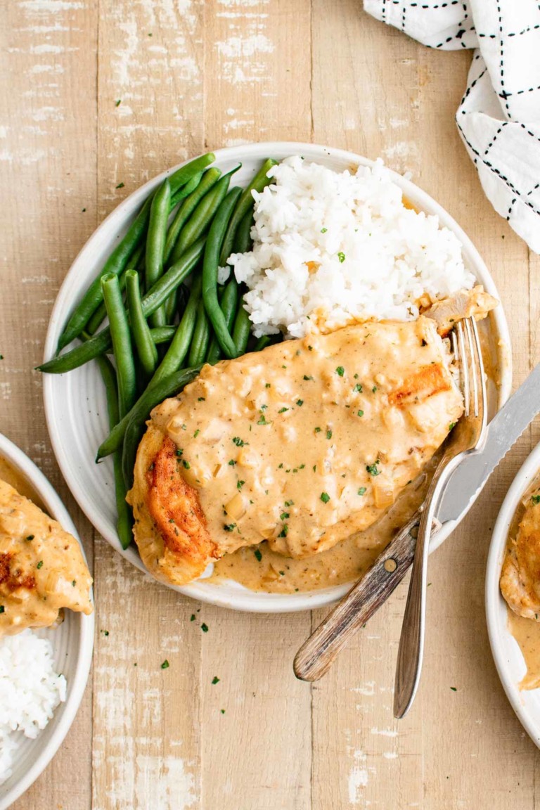 what goes with smothered chicken