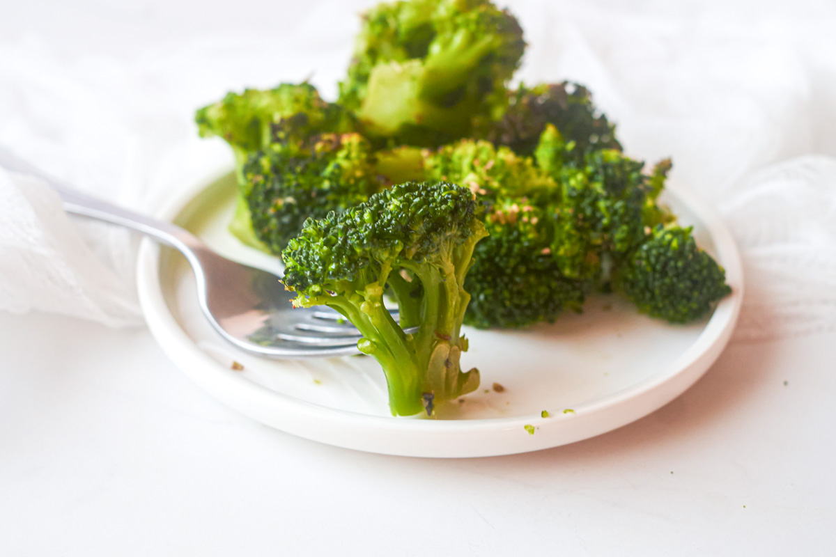 a finished serving of the how to cook frozen broccoli recipe
