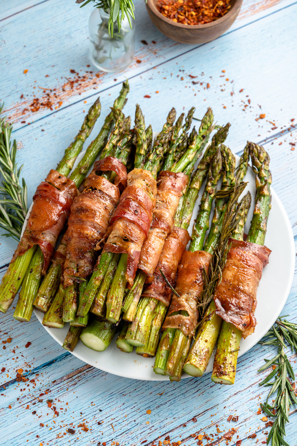 top down view of the completed bacon wrapped asparagus