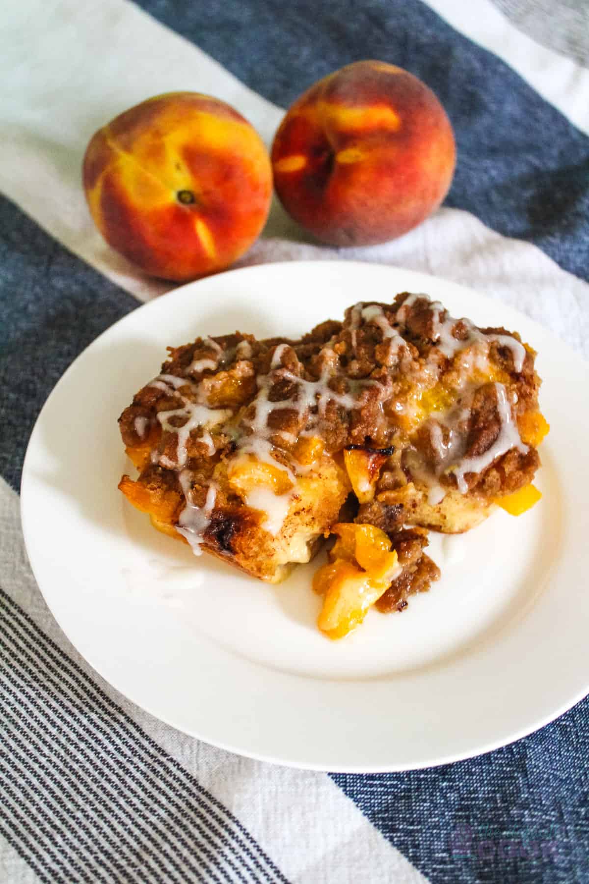 When it comes to making breakfast on Thanksgiving morning, you need recipes that are quick and simple yet still feel special. This collection of Thanksgiving breakfast recipes is full of recipes that are delicious, satisfying, and easy to make. Includes pumpkin pancakes, waffles, cinnamon rolls, oatmeal, muffins, and make-ahead breakfast casseroles that are sure to please all your holiday guests. Click through to get these Thanksgiving Breakfast recipes!! #thanksgiving #breakfast #holidayrecipes