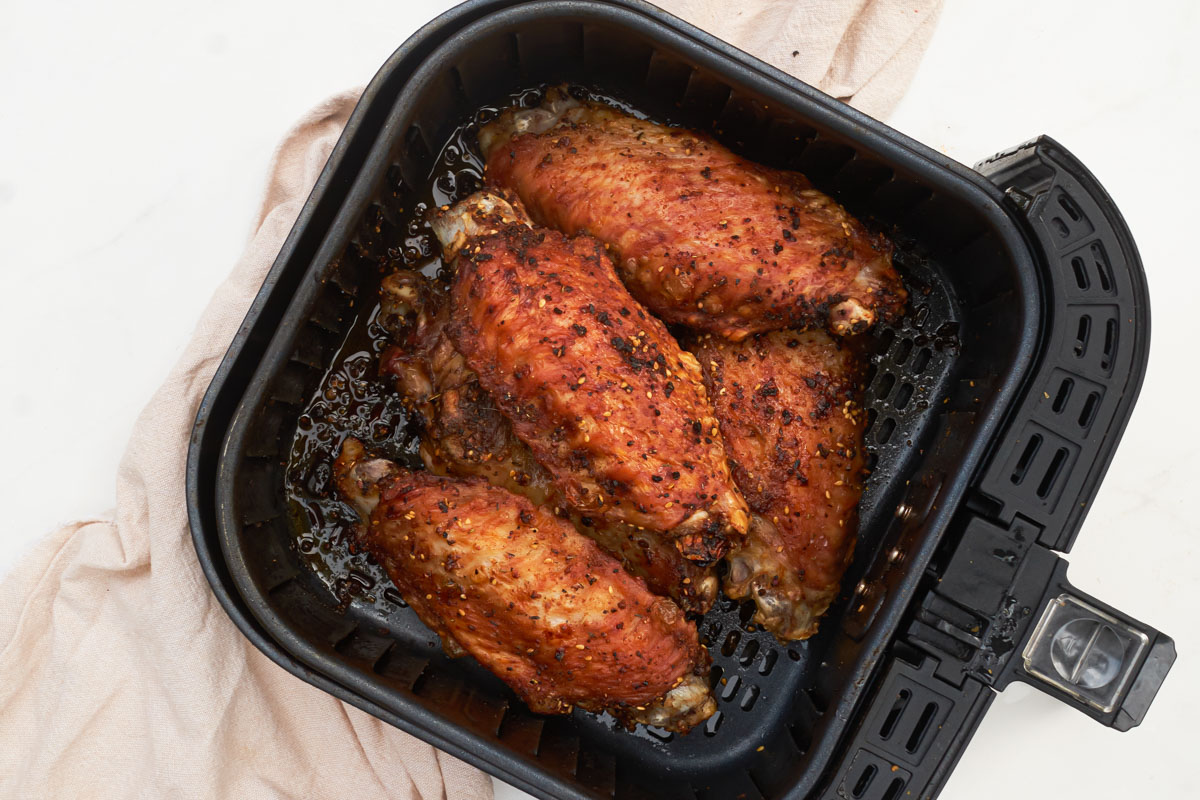 the finished turkey wings in the air fryer basket