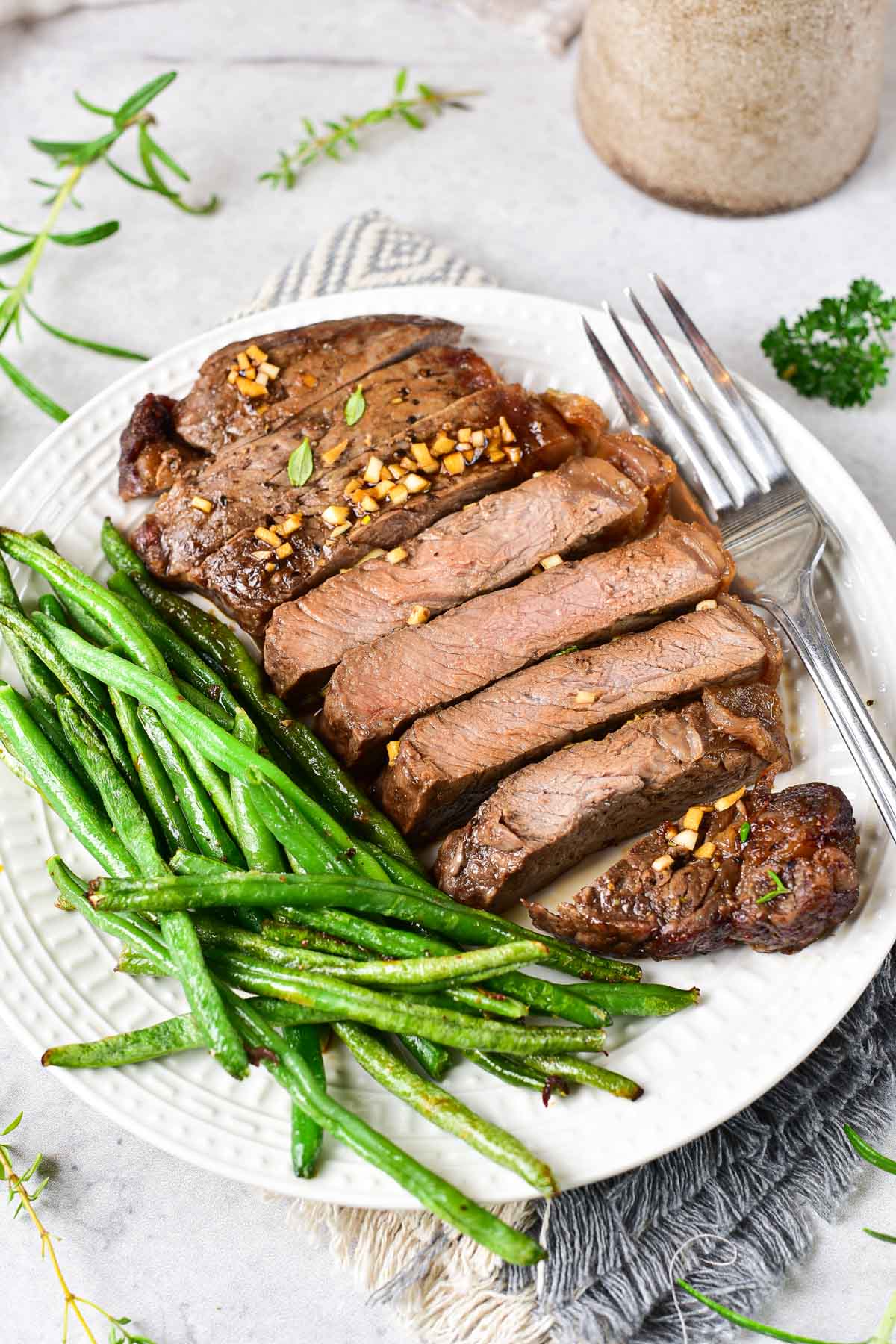 the completed air fryer steak served with green beans