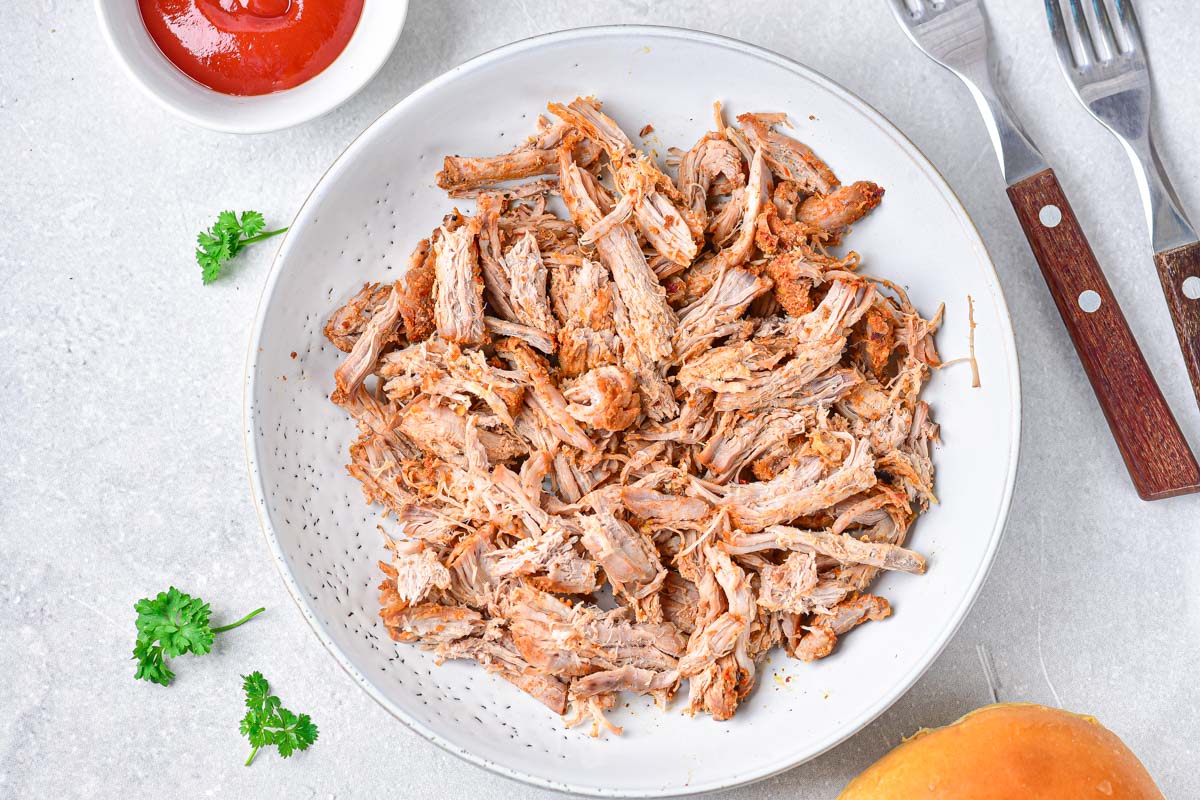 how to cook pulled pork on the bbq served in a bowl