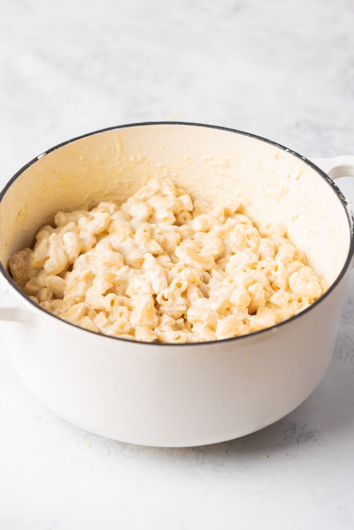 the finished white cheddar mac and cheese in a large pot