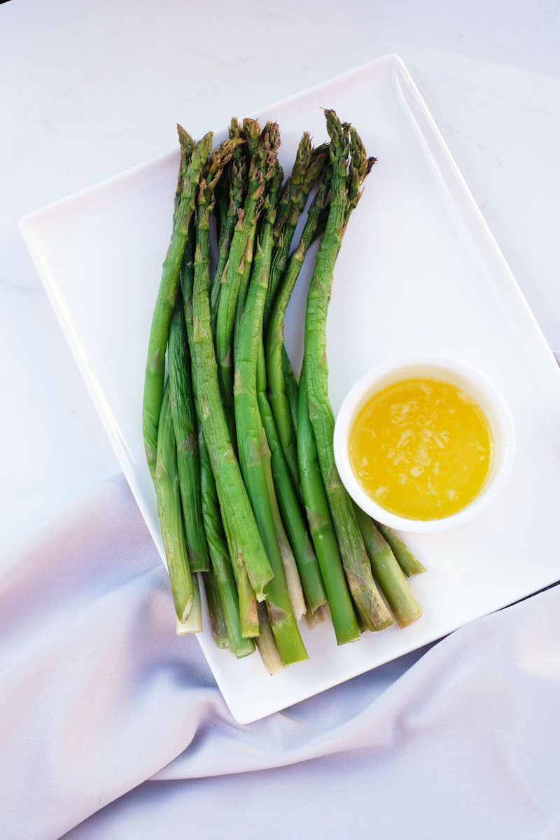 top down view of the frozen asparagus in air fryer recipe