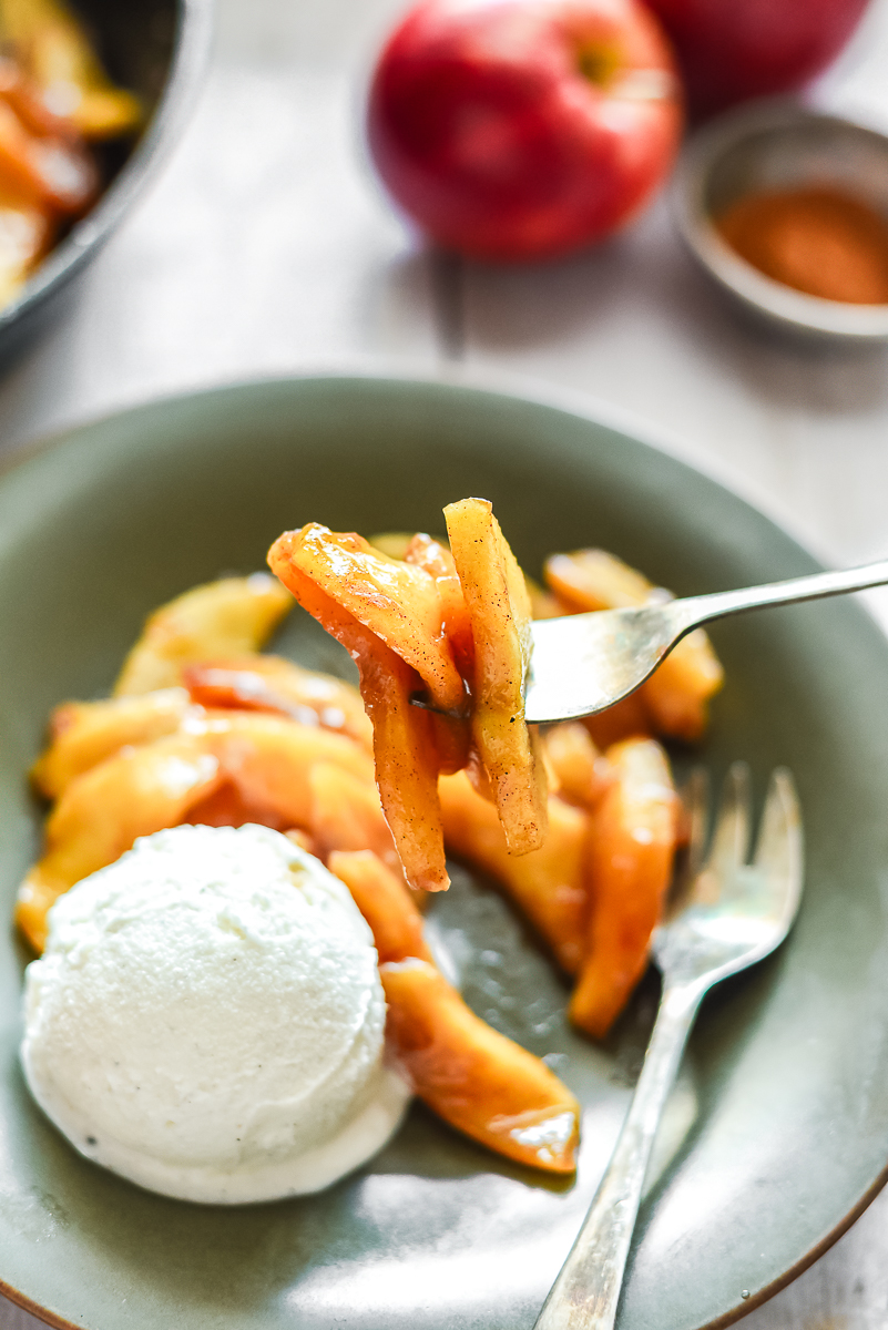 Fried apples on a fork.